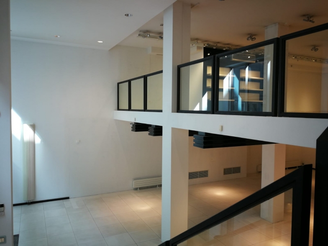 Sludinājumi. Plašas, mūsdienīga plānojuma komerctelpas, ar panorāmas vitrīnām, atrodas vienā no Cena: 1.6e+06 EUR Foto #7