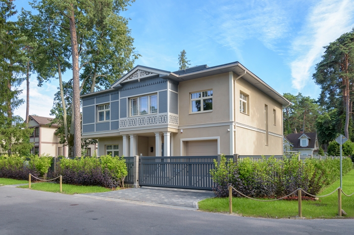 Sludinājumi. Ilgtermiņa īrei vai vasaras sezonai tiek piedāvāta jauna māja. Līdz jūrai 200 m. Māja ir pilnībā Cena: 7950 EUR/mēn Foto #1