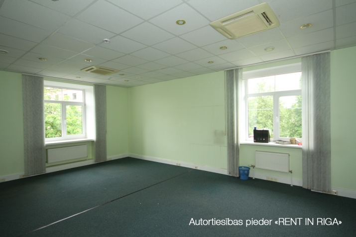 Объявление. Biroja telpas reprezentablā ēkā ar stāvvietu.  + Birojs sastāv no vairākiem dažāda izmēra Цена: 625 EUR/мес. Foto #5