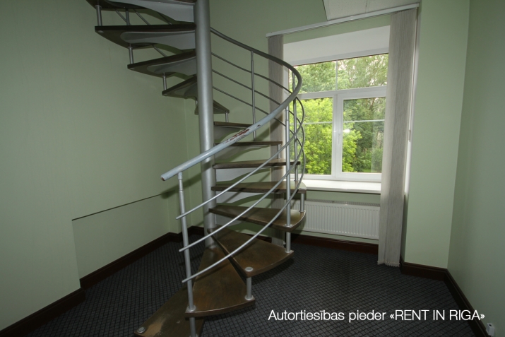 Объявление. Biroja telpas reprezentablā ēkā ar stāvvietu.  + Birojs sastāv no vairākiem dažāda izmēra Цена: 625 EUR/мес. Foto #7