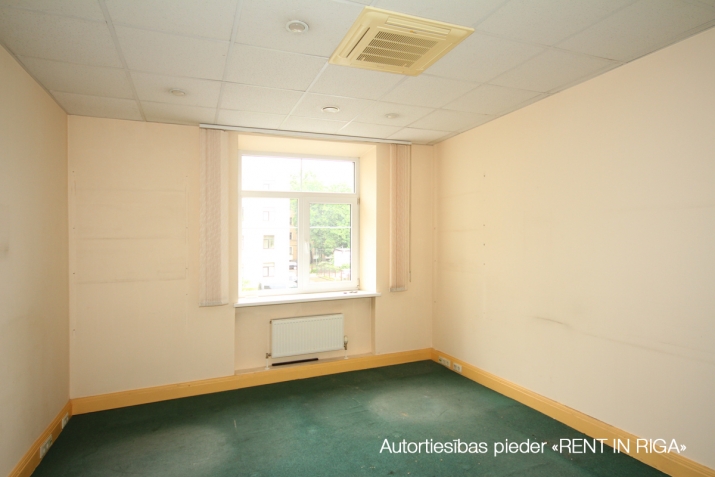 Объявление. Biroja telpas reprezentablā ēkā ar stāvvietu.  + Birojs sastāv no vairākiem dažāda izmēra Цена: 625 EUR/мес. Foto #8