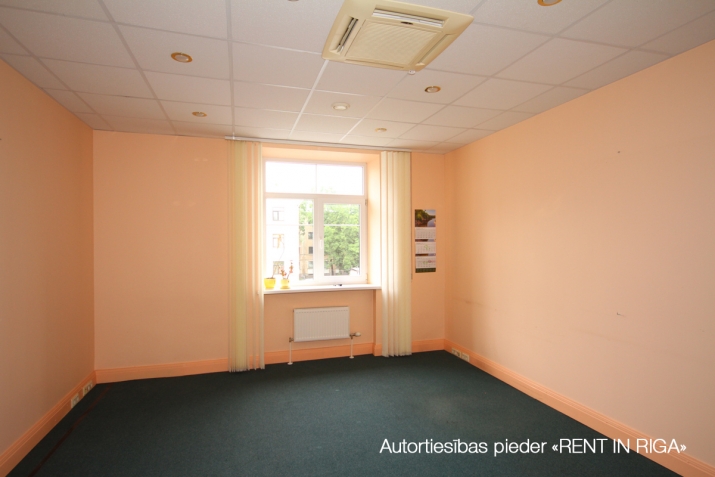 Объявление. Biroja telpas reprezentablā ēkā ar stāvvietu.  + Birojs sastāv no vairākiem dažāda izmēra Цена: 1275 EUR/мес. Foto #4