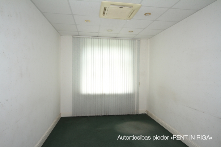 Объявление. Biroja telpas reprezentablā ēkā ar stāvvietu.  + Birojs sastāv no vairākiem dažāda izmēra Цена: 2370 EUR/мес. Foto #2