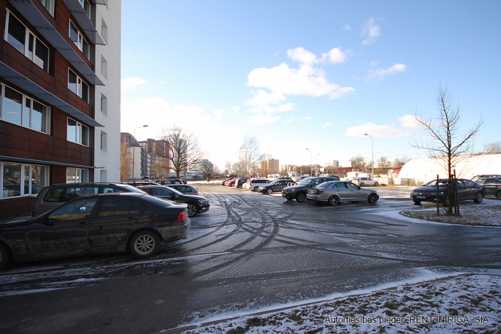 Sludinājumi. Atsevišķi stāvoša, mūsdienīga un moderna 8-stāvīga biroja ēka.  Būve 6714.8 kvm, lietderīgā, jeb Cena: 5600 EUR/mēn Foto #4