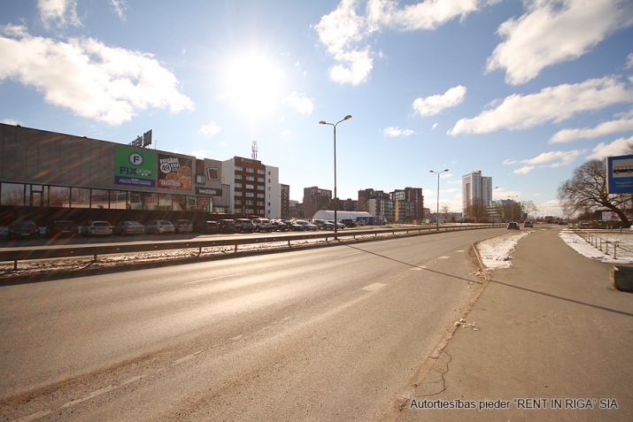 Sludinājumi. Atsevišķi stāvoša, mūsdienīga un moderna 8-stāvīga biroja ēka.  Būve 6714.8 kvm, lietderīgā, jeb Cena: 5600 EUR/mēn Foto #9