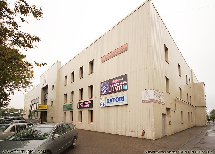 Sludinājumi. Iznomā tirdzniecības platību tirdzniecības centrā \'GIGANT\'.   Latgales iela 322d, pretī t/c \'Dole\'  Cena: 2500 EUR/mēn Foto #1