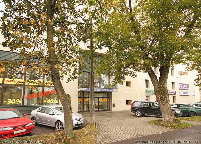 Sludinājumi. Iznomā tirdzniecības platību tirdzniecības centrā \'GIGANT\'.   Latgales iela 322d, pretī t/c \'Dole\'  Cena: 2500 EUR/mēn Foto #2