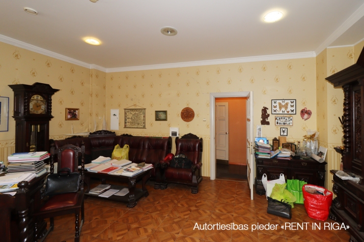 Объявление. Divas kvalitatīvas ēkas ar zemi.  Īpašuma sastāvs: 1) Zemes gabals : 1274 m2; 2) Fasādes biroju ēka Цена: 620000 EUR Foto #8