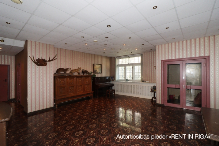 Объявление. Divas kvalitatīvas ēkas ar zemi.  Īpašuma sastāvs: 1) Zemes gabals : 1274 m2; 2) Fasādes biroju ēka Цена: 620000 EUR Foto #6