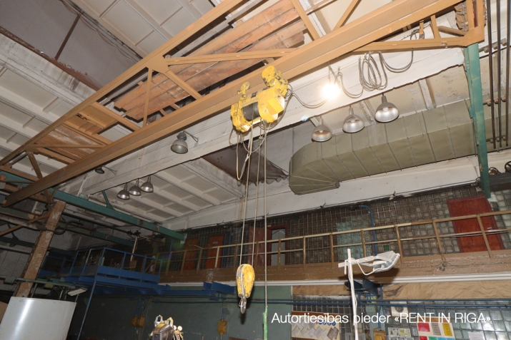 Sludinājumi. Plaša telpas ražošanai vai noliktavai.  + Sakopta, iežogota, asfaltēta un apsragāta teritorija ar Cena: 14601 EUR/mēn Foto #7