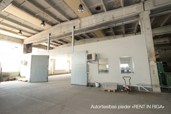 Sludinājumi. Plaša telpas ražošanai vai noliktavai.  + Sakopta, iežogota, asfaltēta un apsragāta teritorija ar Cena: 14601 EUR/mēn Foto #8