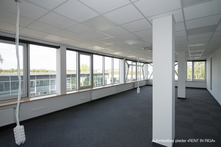 Sludinājumi. Birojs Mārupē, aiz \'WESS motors\'.  + 4. stāvs.  + platība sastāv no atvērtas telpas, diviem Cena: 2200 EUR/mēn Foto #4