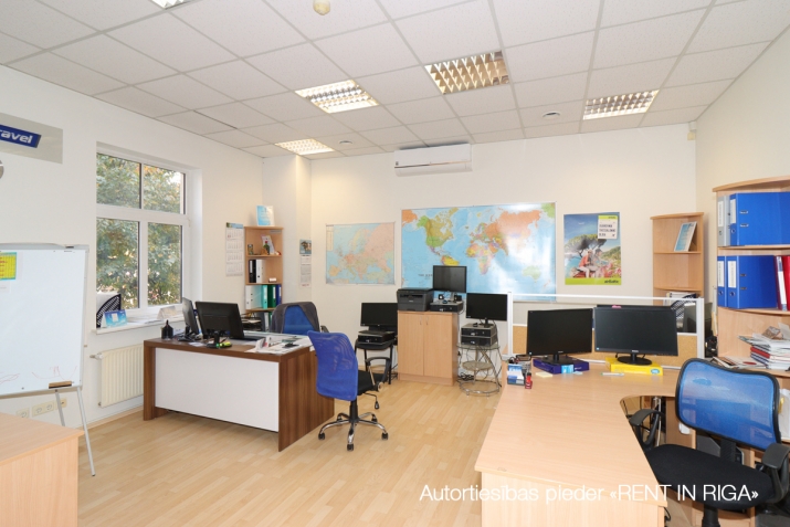 Sludinājumi. Tiek iznomāta atsevišķi stāvoša biroju ēka ar privātu autostāvvietu astoņām mašīnām.  + Ēka atrodas Cena: 2000 EUR/mēn Foto #8