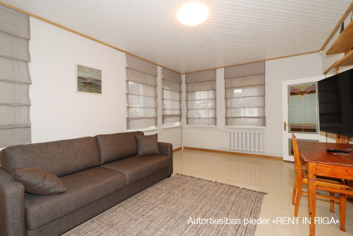 Объявление. Уютный дом с террасой и садом в Шампетерисе  Предлагаем в аренду уютный и функциональный дом в Цена: 700 EUR/мес. Foto #2