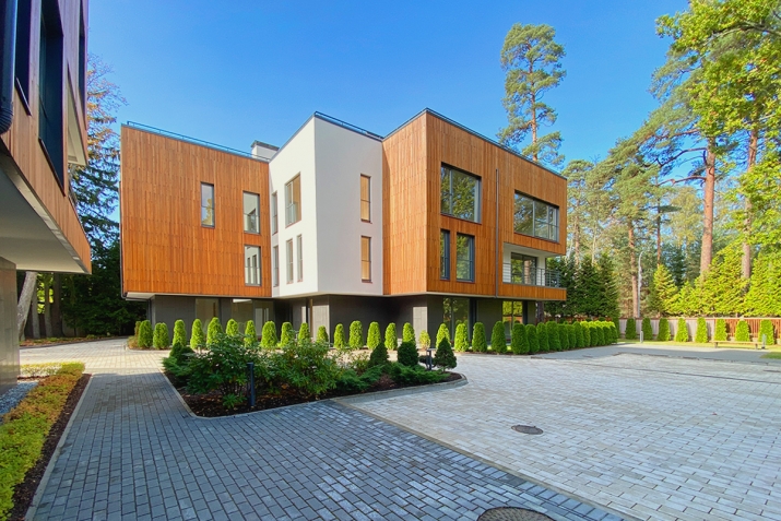 Sludinājumi. Apartamenti ar savu ārtelpu pastaigas attālumā no jūras. Dzīvojamā platība 81 m, zeme pie dzīvokļa Cena: 460000 EUR Foto #1