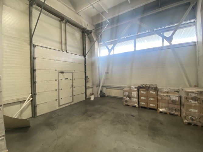 Объявление. Отапливаемые складские помещения в Плявниеках  1-й этаж  Высота потолков: 56 м  Подъезд с бетонной Цена: 1935 EUR/мес. Foto #2