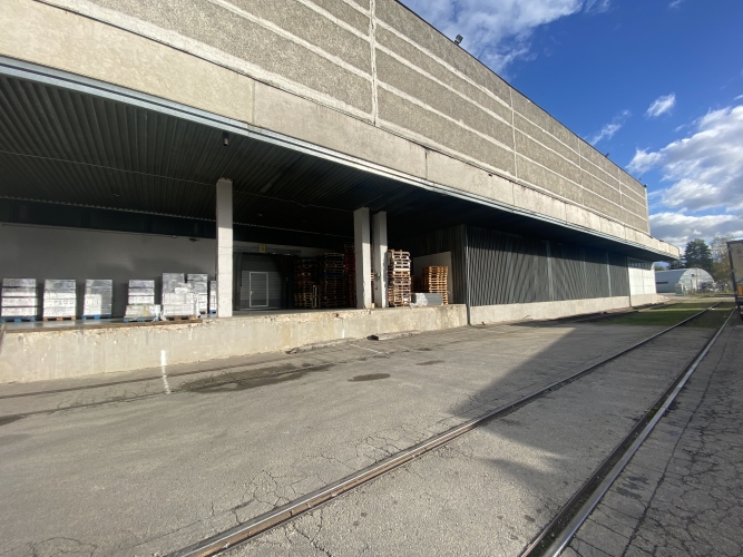 Объявление. Отапливаемые складские помещения в Плявниеках  1-й этаж  Высота потолков: 56 м  Подъезд с бетонной Цена: 1935 EUR/мес. Foto #6