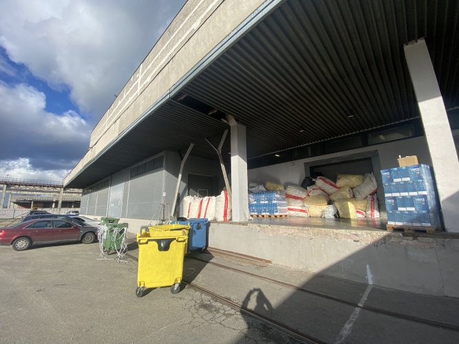 Объявление. Отапливаемые складские помещения в Плявниеках  1-й этаж  Высота потолков: 56 м  Подъезд с бетонной Цена: 1935 EUR/мес. Foto #1