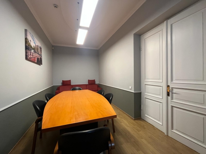 Sludinājumi. Piedāvājam īrēt plašas telpas ar dzīvoklī kopā pilsētas centrā. + platība sastāv no 2 plašiem Cena: 1150 EUR/mēn Foto #4