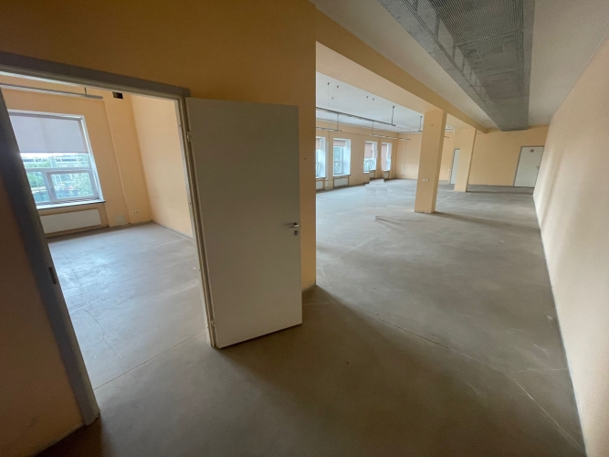 Sludinājumi. Multifunkcionālas telpas birojam, noliktavai, showeroomam.  + Biroja platības ir izvietota ēkas 4. Cena: 1146 EUR/mēn Foto #2