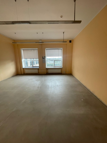 Sludinājumi. Multifunkcionālas telpas birojam, noliktavai, showeroomam.  + Biroja platības ir izvietota ēkas 4. Cena: 1146 EUR/mēn Foto #3