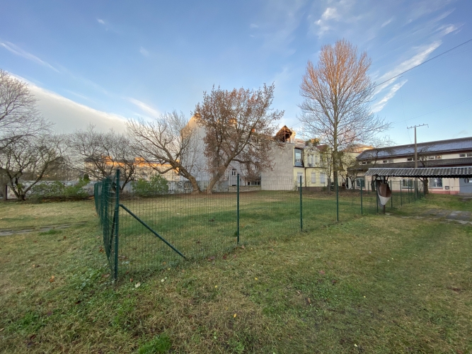 Sludinājumi. Zemes gabals starp Kr. Valdemāra un Hospitāļu ielām. Rīgas vēsturiskā centra un tā aizsardzības Cena: 69000 EUR Foto #1