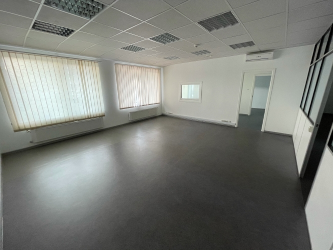 Sludinājumi. Autonoms birojs/tirdzniecības telpas pie tirdzniecības ostas Uriekstes ielā.  + Privāta ieeja no Cena: 1388 EUR/mēn Foto #2