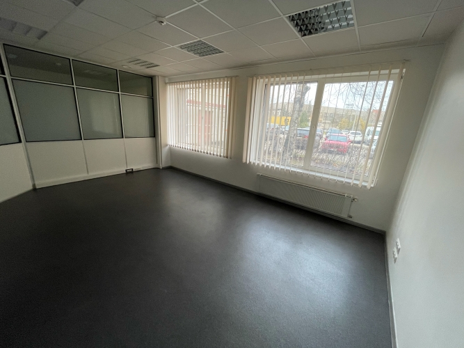 Sludinājumi. Autonoms birojs/tirdzniecības telpas pie tirdzniecības ostas Uriekstes ielā.  + Privāta ieeja no Cena: 1388 EUR/mēn Foto #5