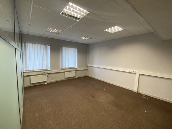 Объявление. Birojs Čiekurkalnā.  + 1. stāvs. + Atvērta telpa, divi kabineti. + Wc koplietošanas koridorī. + Цена: 342 EUR/мес. Foto #2