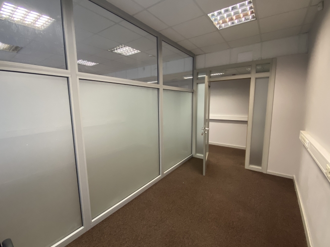 Объявление. Birojs Čiekurkalnā.  + 1. stāvs. + Atvērta telpa, divi kabineti. + Wc koplietošanas koridorī. + Цена: 342 EUR/мес. Foto #4