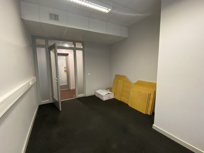 Объявление. Birojs Čiekurkalnā.  + 1. stāvs. + Atvērta telpa, divi kabineti. + Wc koplietošanas koridorī. + Цена: 342 EUR/мес. Foto #6