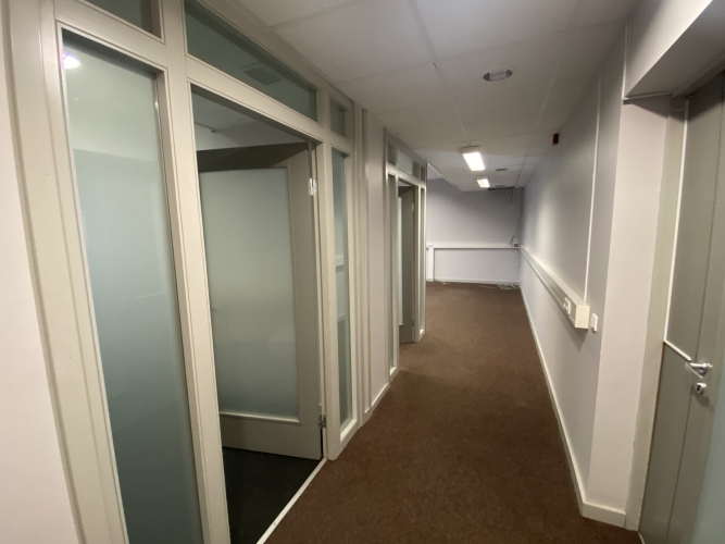 Объявление. Birojs Čiekurkalnā.  + 1. stāvs. + Atvērta telpa, divi kabineti. + Wc koplietošanas koridorī. + Цена: 342 EUR/мес. Foto #5