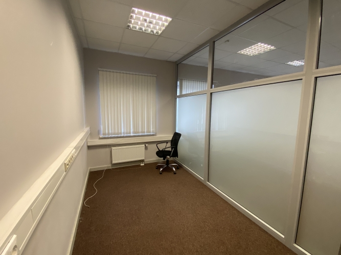 Объявление. Birojs Čiekurkalnā.  + 1. stāvs. + Atvērta telpa, divi kabineti. + Wc koplietošanas koridorī. + Цена: 342 EUR/мес. Foto #8