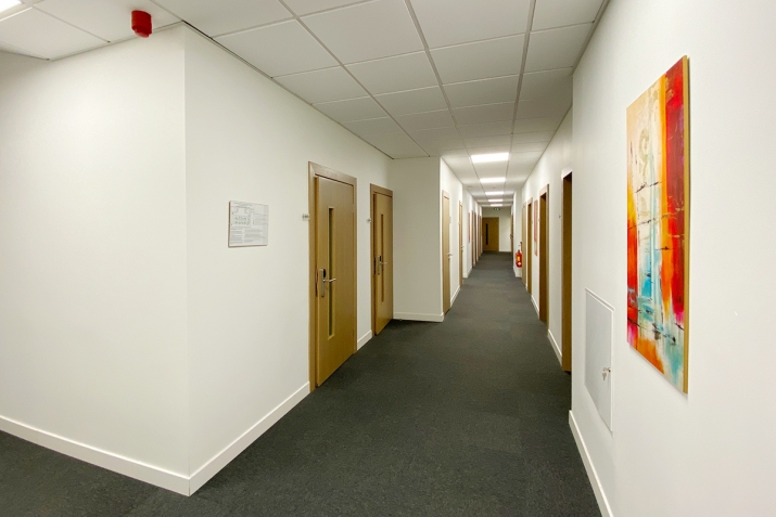 Sludinājumi. Birojs prestižā ēkā ar skatu uz Brīvības pieminekli. Mūsdienīgs birojs renovētā ēkā. Aprīkoti un Cena: 3256 EUR/mēn Foto #2