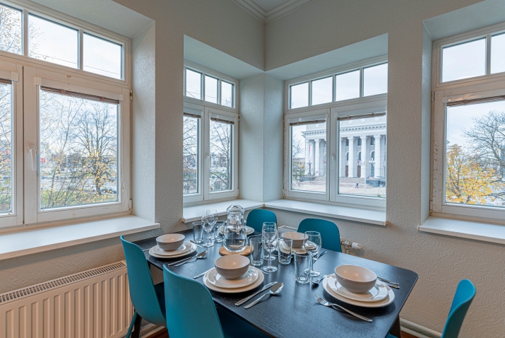 Объявление. Renovated office building with a large parking lot that can be used for various types of business.  Цена: 625000 EUR Foto #6