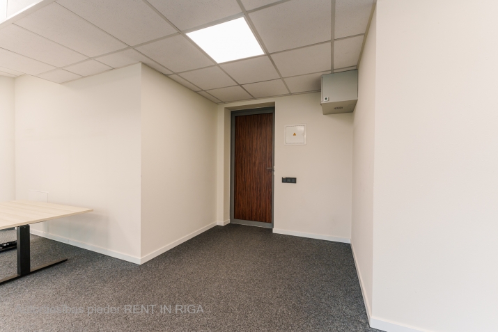 Sludinājumi. Modernas biroja telpas  Par telpām: Plašās biroja telpas ar  10-20 darba vietām, atvērtā tipa Cena: 1309 EUR/mēn Foto #6