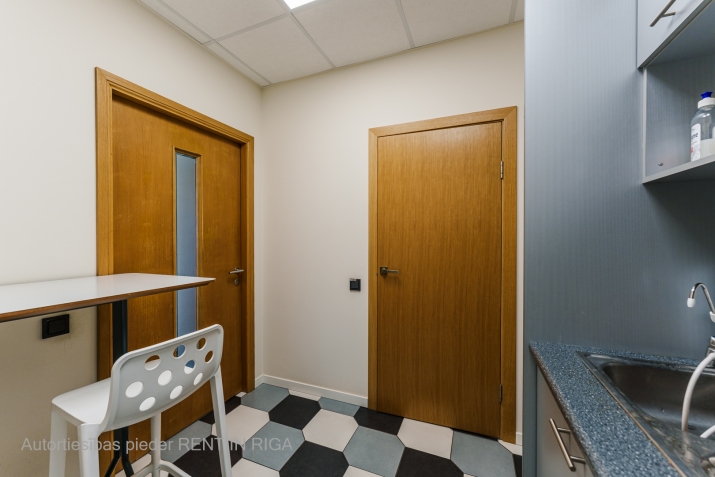 Sludinājumi. Modernas biroja telpas  Par telpām: Plašās biroja telpas ar  10-20 darba vietām, atvērtā tipa Cena: 1309 EUR/mēn Foto #8