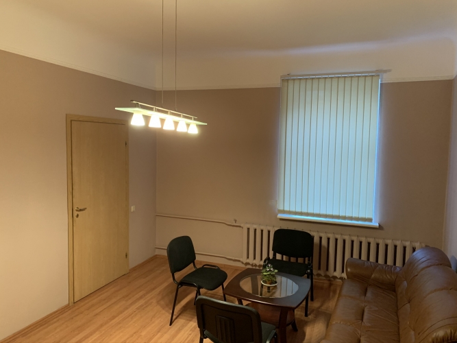 Sludinājumi. Plašs birojs Rīgas centrā. Birojs aizņem visu 2. stāvu. + Var izmantot gan dzīvošanai, gan biroja Cena: 215000 EUR Foto #4