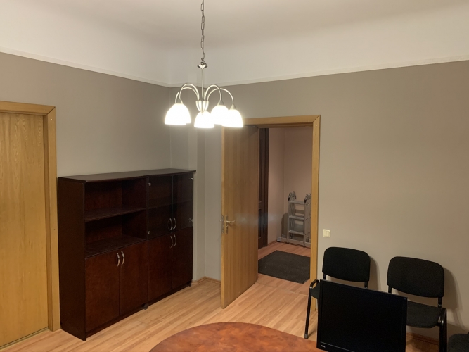 Sludinājumi. Plašs birojs Rīgas centrā. Birojs aizņem visu 2. stāvu. + Var izmantot gan dzīvošanai, gan biroja Cena: 215000 EUR Foto #6