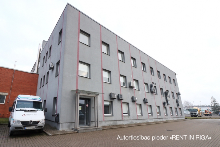 Sludinājumi. Birojs Šķirotavā.  + 2. stāvs. + Platība sastāv no koridora/recepcijas, trīs kabinetiem, virtuves Cena: 1740 EUR/mēn Foto #1