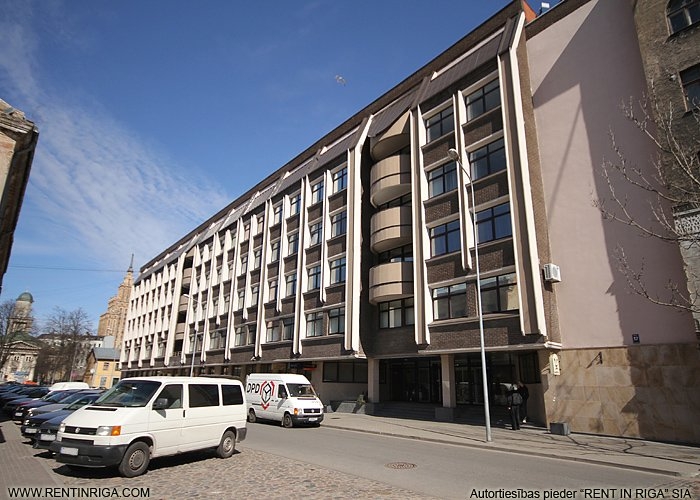 Sludinājumi. Iznomā biroja telpas Elijas ielā. Birojs atrodas ēkas 2. stāvā.  Gaišs un saulains birojs, kas Cena: 727 EUR/mēn Foto #1