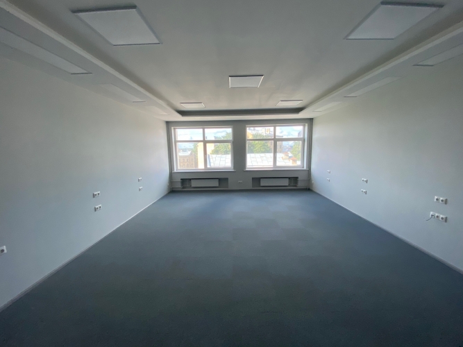 Sludinājumi. Iznomā biroja telpas Elijas ielā. Birojs atrodas ēkas 2. stāvā.  Gaišs un saulains birojs, kas Cena: 727 EUR/mēn Foto #2