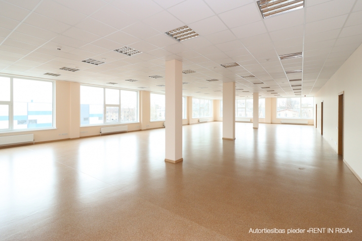 Объявление. Новый проект в соседней Пардаугаве.  Сдается офисное помещение на третьем этаже здания. Помещение Цена: 1395 EUR/мес. Foto #1