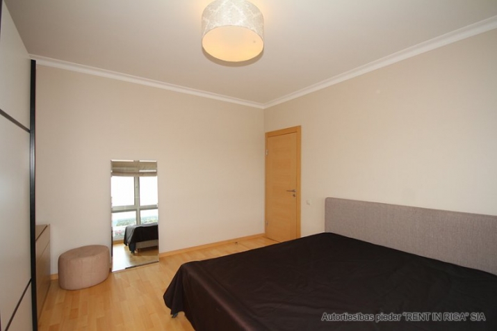 Sludinājumi. Mūsdienīgs, pilnībā aprīkots 3-istabu dzīvoklis ar panorāmas logiem prestižā projektā Lielirbes Cena: 850 EUR/mēn Foto #7