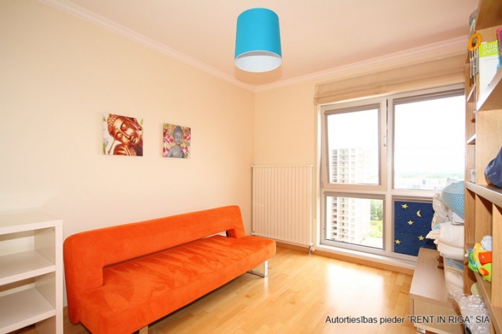 Sludinājumi. Mūsdienīgs, pilnībā aprīkots 3-istabu dzīvoklis ar panorāmas logiem prestižā projektā Lielirbes Cena: 850 EUR/mēn Foto #9