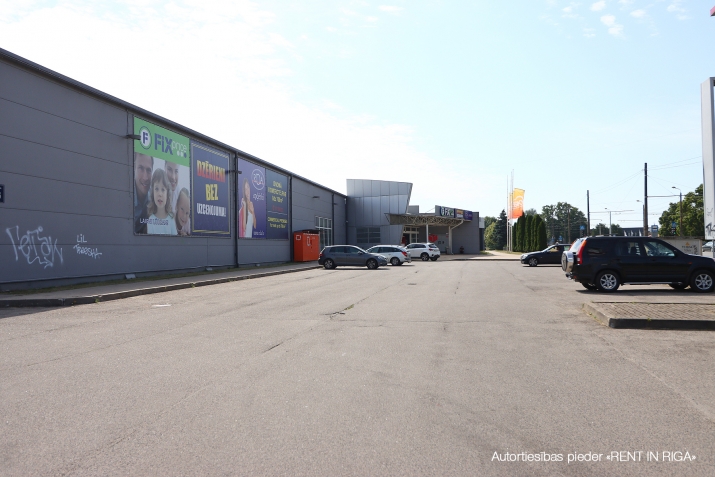 Sludinājumi. Iznomā telpas tirdzniecības centrā Mežciemā.   Telpas atrodas Hipokrāta ielā 26, ēkas 1. stāvā.   Cena: 1680 EUR/mēn Foto #5