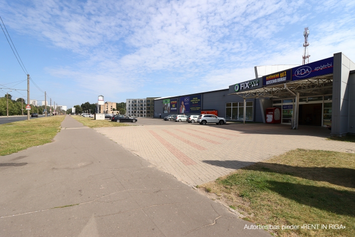 Sludinājumi. Iznomā telpas tirdzniecības centrā Mežciemā.   Telpas atrodas Hipokrāta ielā 26, ēkas 1. stāvā.   Cena: 1680 EUR/mēn Foto #7