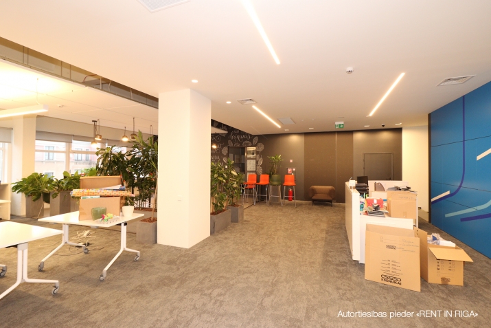 Sludinājumi. Uzņēmuma TET biroju ēkā tiek iznomāts viss Pērses ielas puses korpuss.   + Ofiss ir nesen kā Cena: 7470 EUR/mēn Foto #7