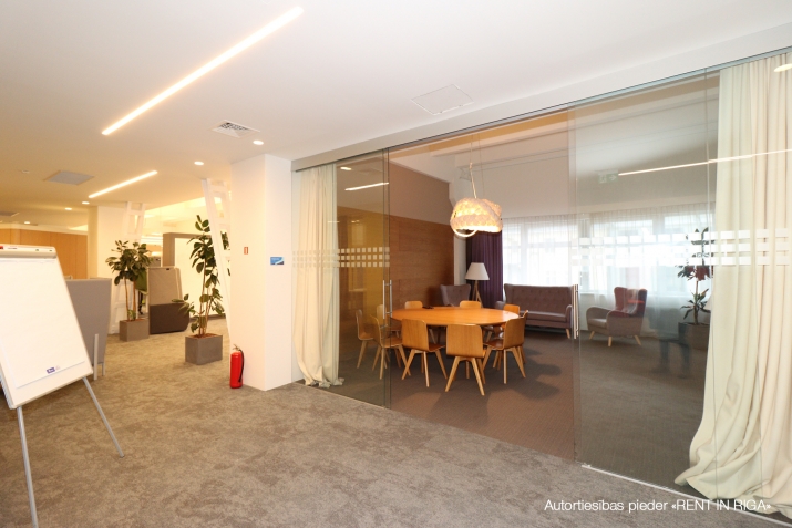 Sludinājumi. Uzņēmuma TET biroju ēkā tiek iznomāts viss Pērses ielas puses korpuss.   + Ofiss ir nesen kā Cena: 7470 EUR/mēn Foto #1