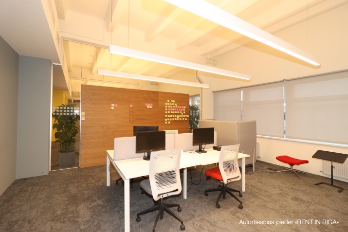 Sludinājumi. Uzņēmuma TET biroju ēkā tiek iznomāts viss Pērses ielas puses korpuss.   + Ofiss ir nesen kā Cena: 14940 EUR/mēn Foto #2